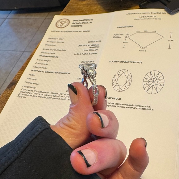 2.56 Certified IGI Color F VS1 Oval Diamond + 1.75 carats w/side-stones & band - Picture 10 of 12